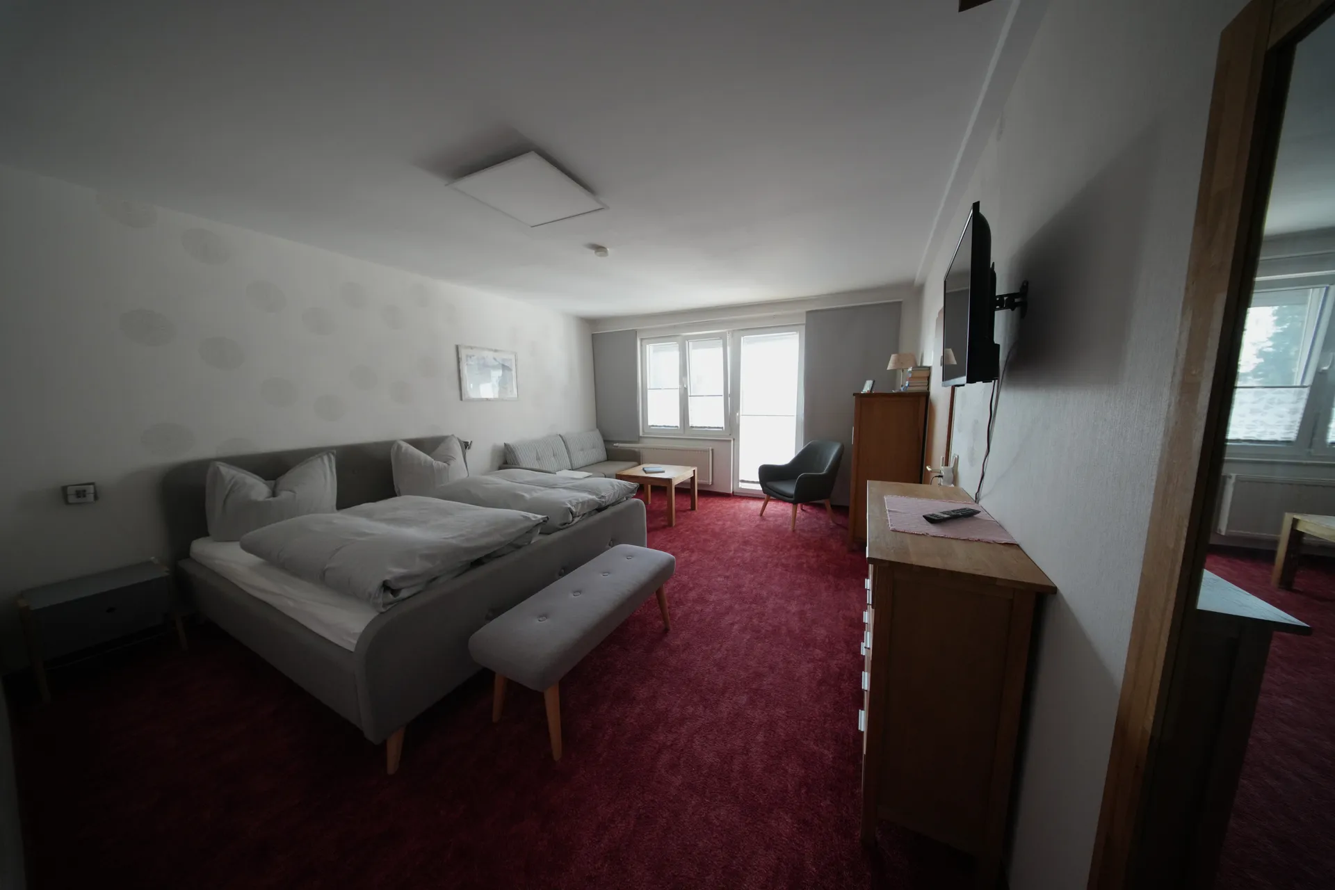 Wohlfühl-Appartement – Schlaf- und Wohnbereich mit Doppelbett